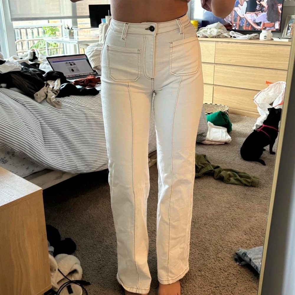 White High-Waisted Jeans